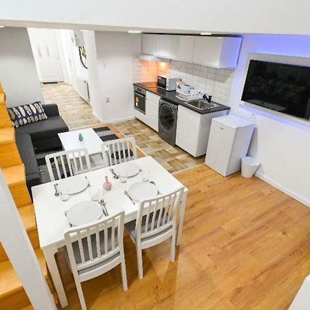 Lovely Studio Flat In Damjanich Street - Leonard ブダペスト エクステリア 写真