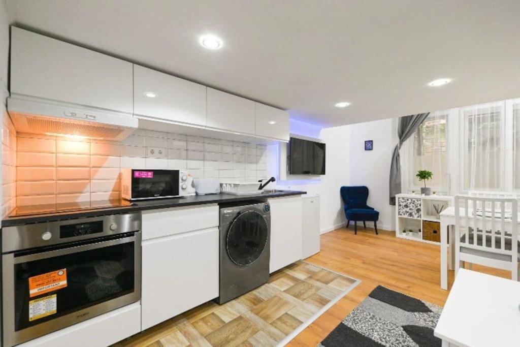 Lovely Studio Flat In Damjanich Street - Leonard ブダペスト エクステリア 写真