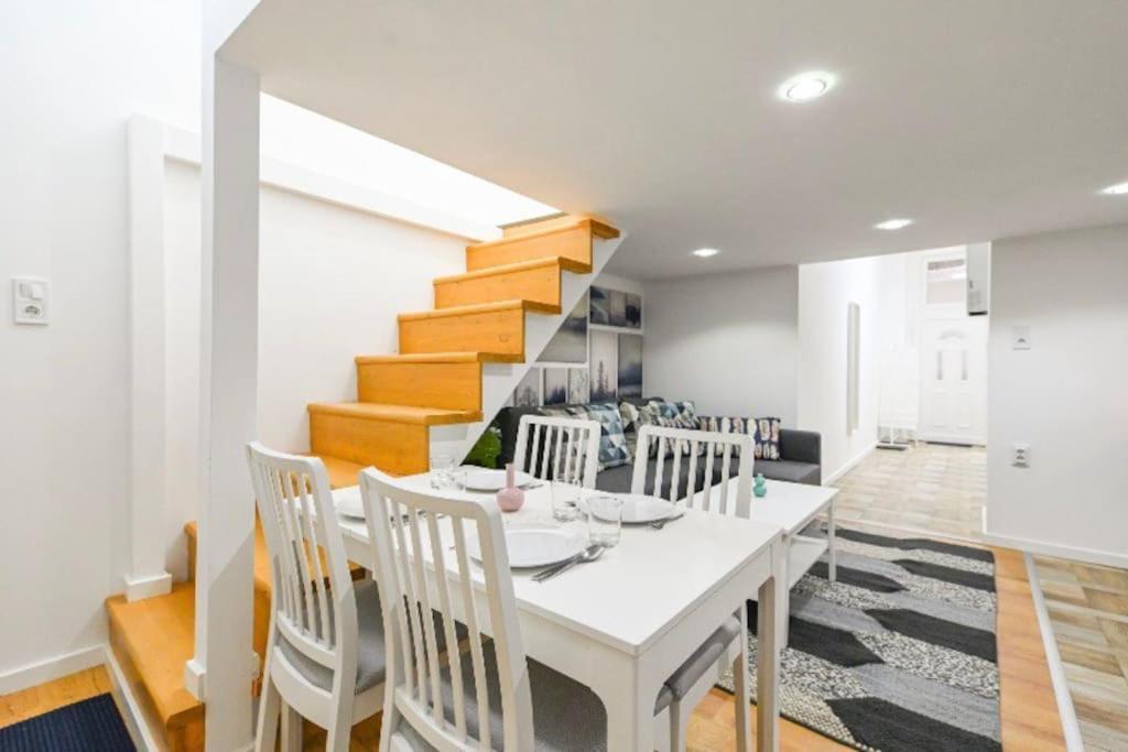 Lovely Studio Flat In Damjanich Street - Leonard ブダペスト エクステリア 写真