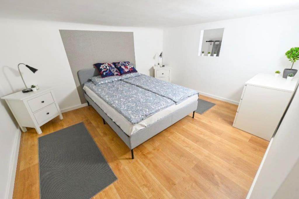 Lovely Studio Flat In Damjanich Street - Leonard ブダペスト エクステリア 写真